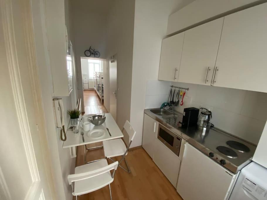 Cozy Appartm With + Airport/City Center Connection Leilighet Wien Eksteriør bilde